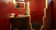 Salle de bain d'une chambre du Patio des Palmiers