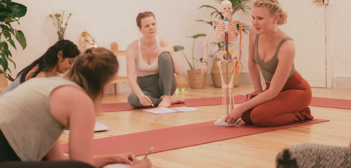 Stage de formation expert de 300h - Professeur de Yoga Hatha Vinyasa à Barcelone - Zen&go