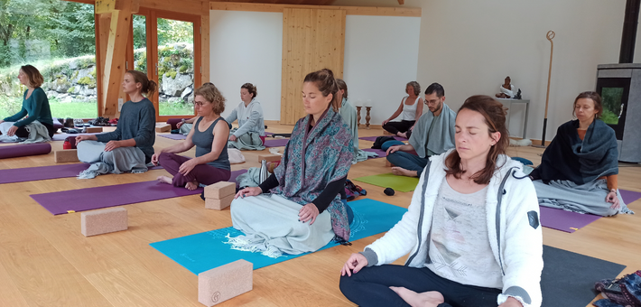 Retraite confort, méditation et yoga dans les Alpes - Zen&go